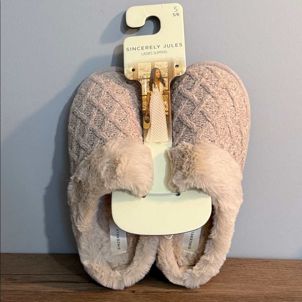 Sincerely Jules Ladies Slippers, S, 5/6, NWT
